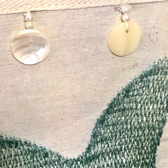 New! Burlap Starfish Mother of Pearl Table Runner - Picture 3 of 7